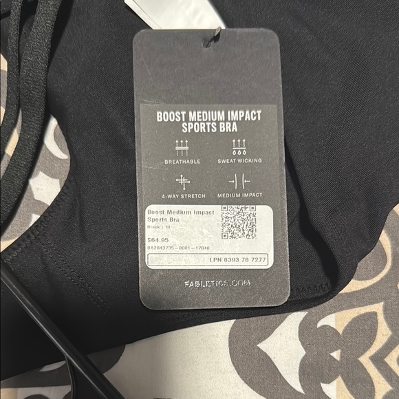 Fabletics boost medium impact Black Sports Bra - Picture 2 of 3